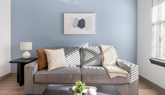 Landing | Modern 1BD, Courtyard, Clubhouse