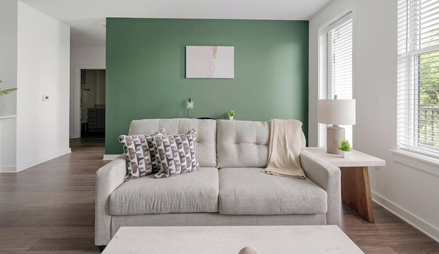 Landing | Modern 1BD, Gym, Clubhouse