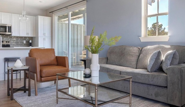 Landing | Modern 1BD, Gym, Clubhouse