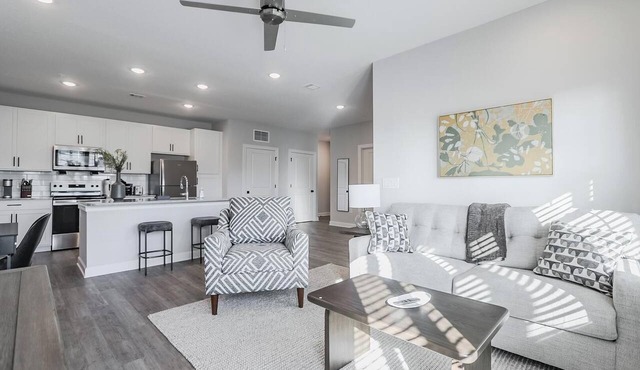 Landing | Modern 1BD, Pool