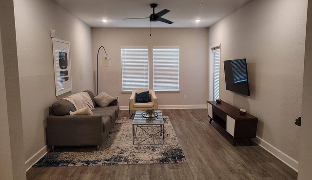Landing | Modern 2BD, Gym, Pool