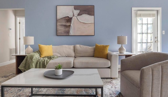 Landing | Modern 2BD, Pool, Gym