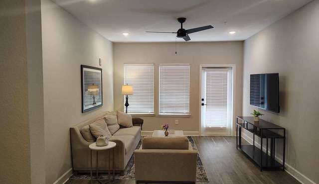 Landing | Modern 2BD, Pool, Gym