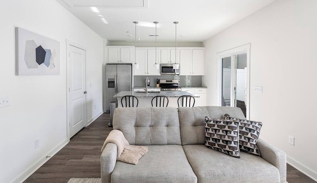 Landing | Spectacular 1BD, Gym, Pool