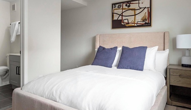 Landing | Spectacular 2BD, Clubhouse, Gym