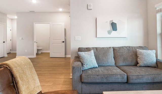 Landing | Spectacular 1BD, Pool, Gym