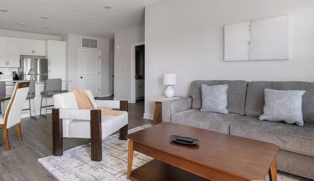 Landing | Spectacular 2BD, Pool