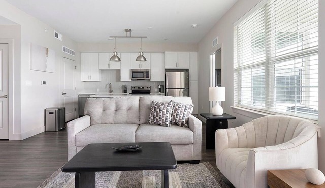 Landing | Spectacular 2BD, Gym