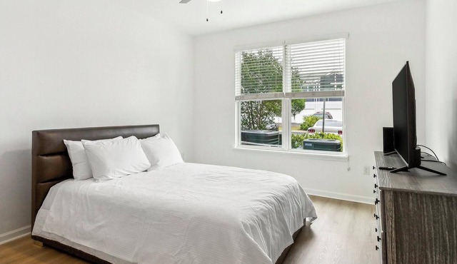 Landing | Stunning 1BD, Clubhouse, Pool