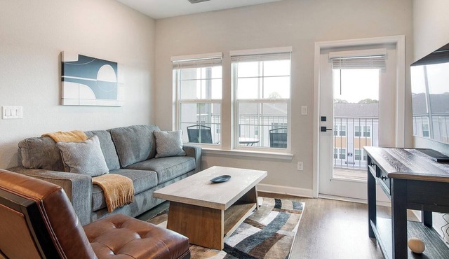 Landing | Stunning 1BD, Pool, Gym
