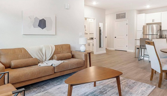 Landing | Stunning 2BD, Gym, Pool