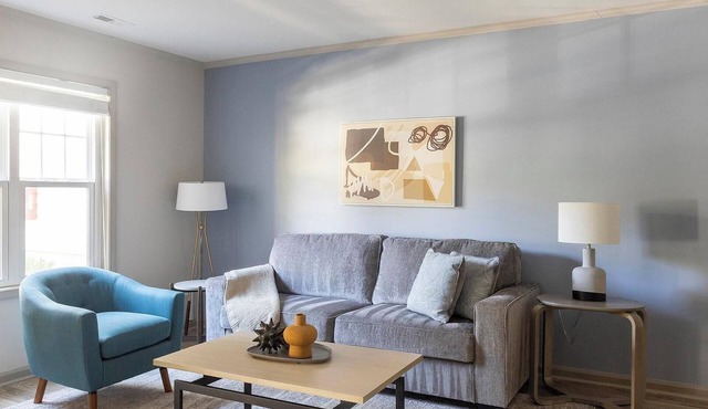 Landing | Stunning 2BD, Gym, Pool