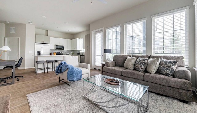 Landing | Stunning 2BD, Gym, Clubhouse