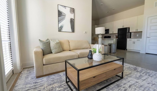 Landing | Stunning 2BD, Clubhouse, Pool