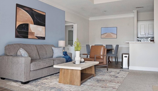 Landing | Stunning 2BD, Gym, Tennis Court