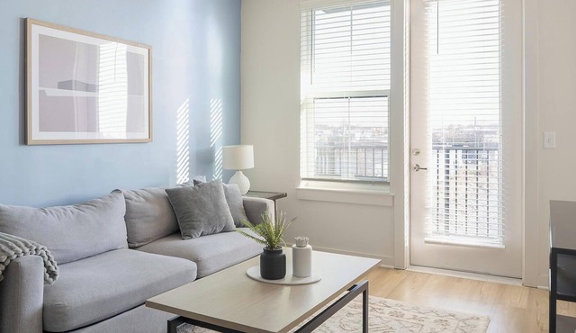 Landing | Stylish 1BD, Gym, Pool