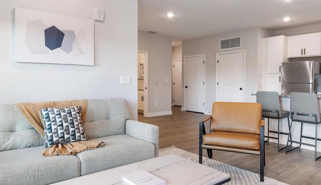 Landing | Stylish 1BD, Gym, Pool