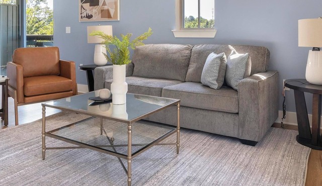Landing | Stylish 1BD, Pool, Gym