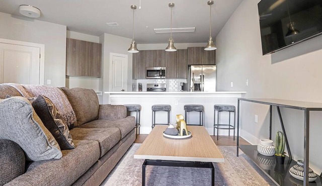 Landing | Stylish 1BD, Pool, Clubhouse