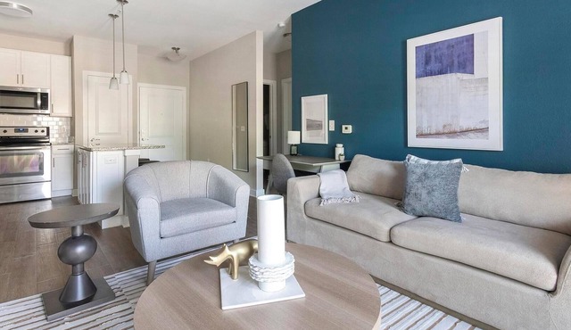 Landing | Stylish 2BD, Gym, Pool