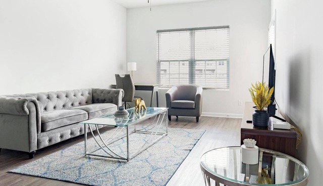 Landing | Stylish 2BD, Gym, Pool