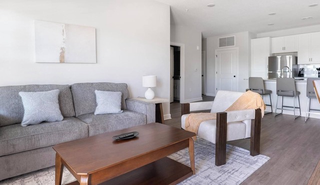 Landing | Stylish 2BD, Pool