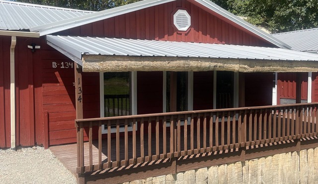 Large 2Br retro cabin!