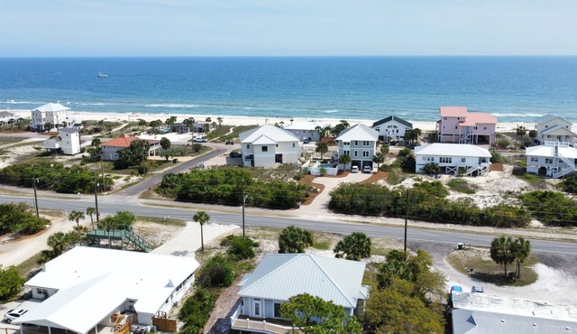 Latimer House: 4 BR, 2 BA Cottage in St. George Island, Sleeps 10