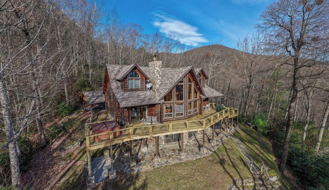 Laurel Hill - Beautiful Log Home w Mtn Views in Sapphire NC