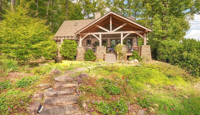 Light Filled gorgeous furnished home in Asheville