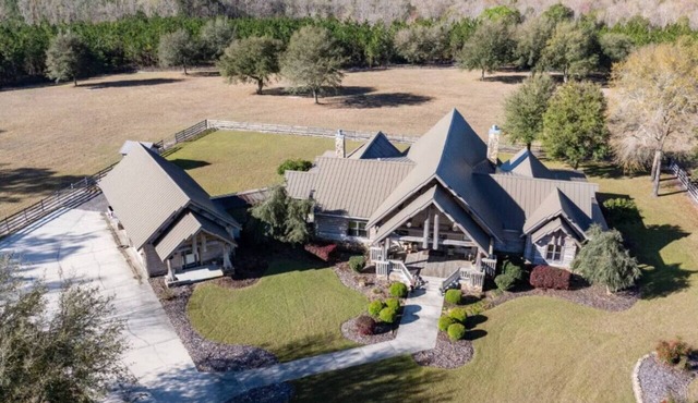 Log Ranch House | 246 Acres | River | Horses | 12