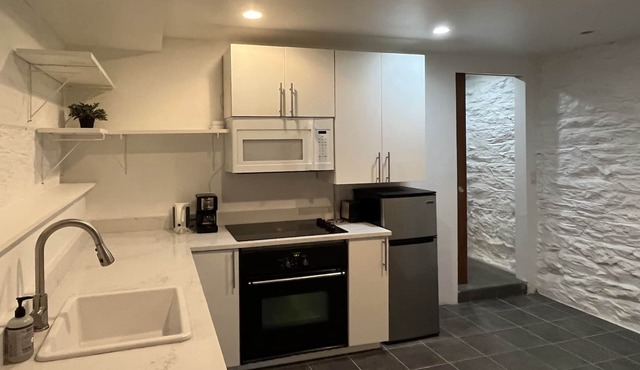 Long-term renters welcome (20% discount) 3-room apt in prime area of Brooklyn.