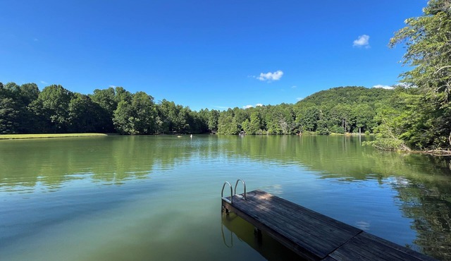 Los Pinos, 3/4-Bedroom Lake House near Rosman. Sleeps 8
