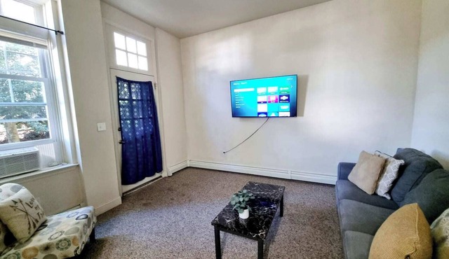 Lovely 2Br apt with Patio