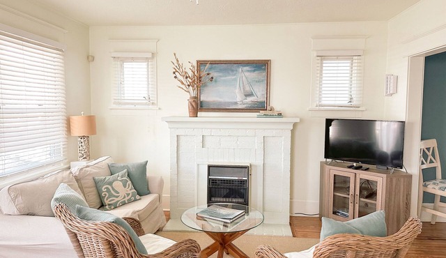 Lovely 4bed, 2ba, 3 blocks to the beach!