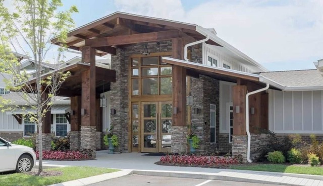 Lovely one bedroom apartment - w/ modern amenities.