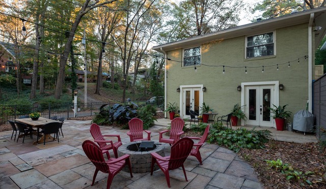 Lux 3BR 2BA Family Friendly Midtown Bungalow with Firepit - Walk to Beltline!