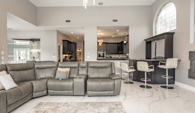 Lux 4 BR Home w/Integrated Pool & Heated Spa
