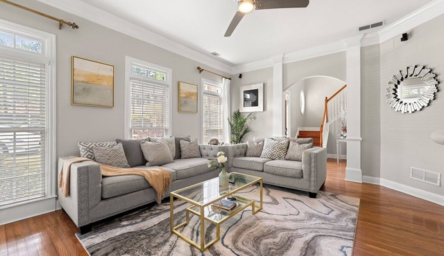 Lux Modern Home – Downtown, Aquarium, Zoo, Stone Mountain & Stadiums Sleep 10
