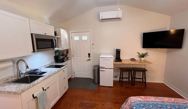 Lux Studio W Kitchenette Pets are allowed