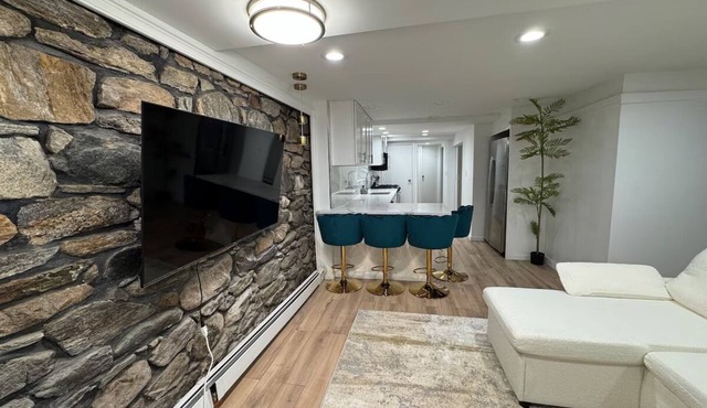 Luxe 1BR Oasis - Prime NY Stay