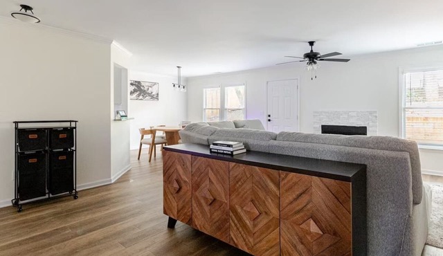 Luxe 3BR/2BA Retreat - 8 Min to Stadium + BeltLine