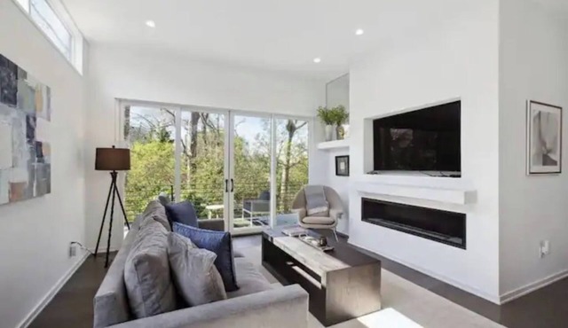 Luxe house steps away from the Beltline and PCM