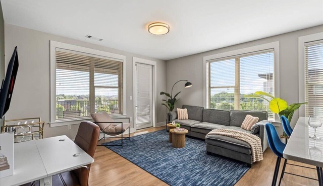 Luxe King 3BR Suite in Waverly Charlotte!