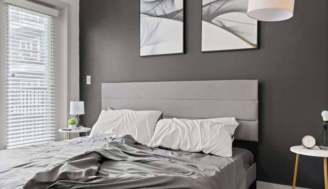 Luxe King Bed Suite in Midtown Charlotte!