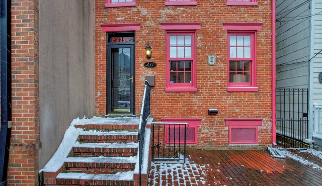 Luxe Row Home Steps to USNA Gate 3!