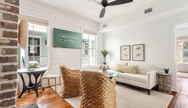 Luxurious 4BR Downtown Home - Walkable!