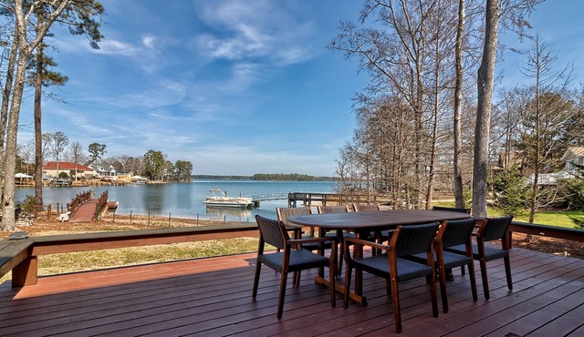 Luxurious and spacious 5-bedroom lake house in peaceful Lake Murray