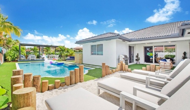 Luxurious house in Miami/Mini Golf/Heated pool/20