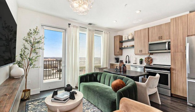 Luxurious Living-ATL 5 Star Amenities- Free Parking
